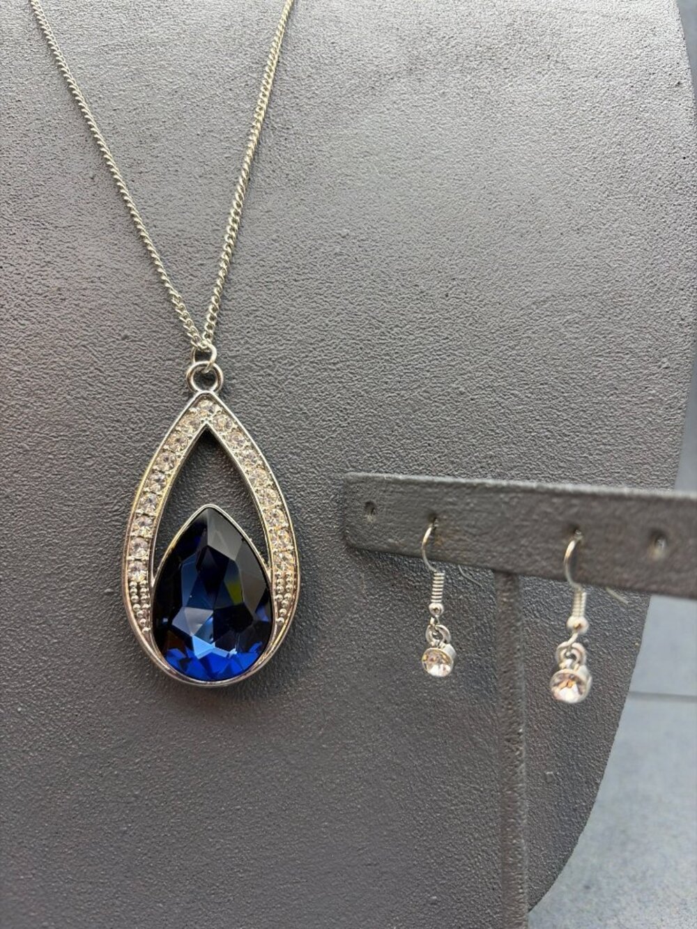 Teardrop Pendant Necklace Earrings Set 28 In Blue Silver Chain Rhinestone Dangle